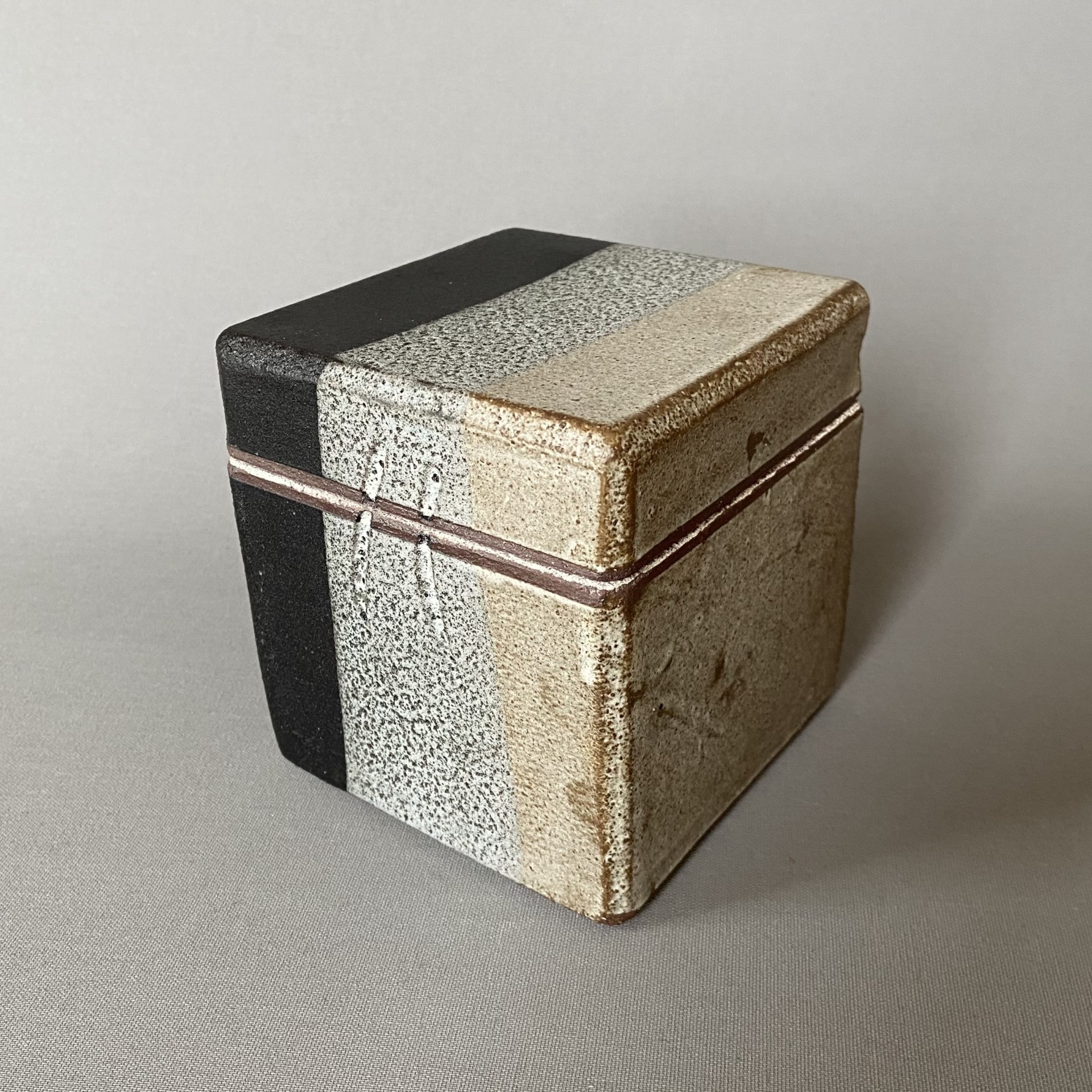 H 12 cm – B& L 11 cm