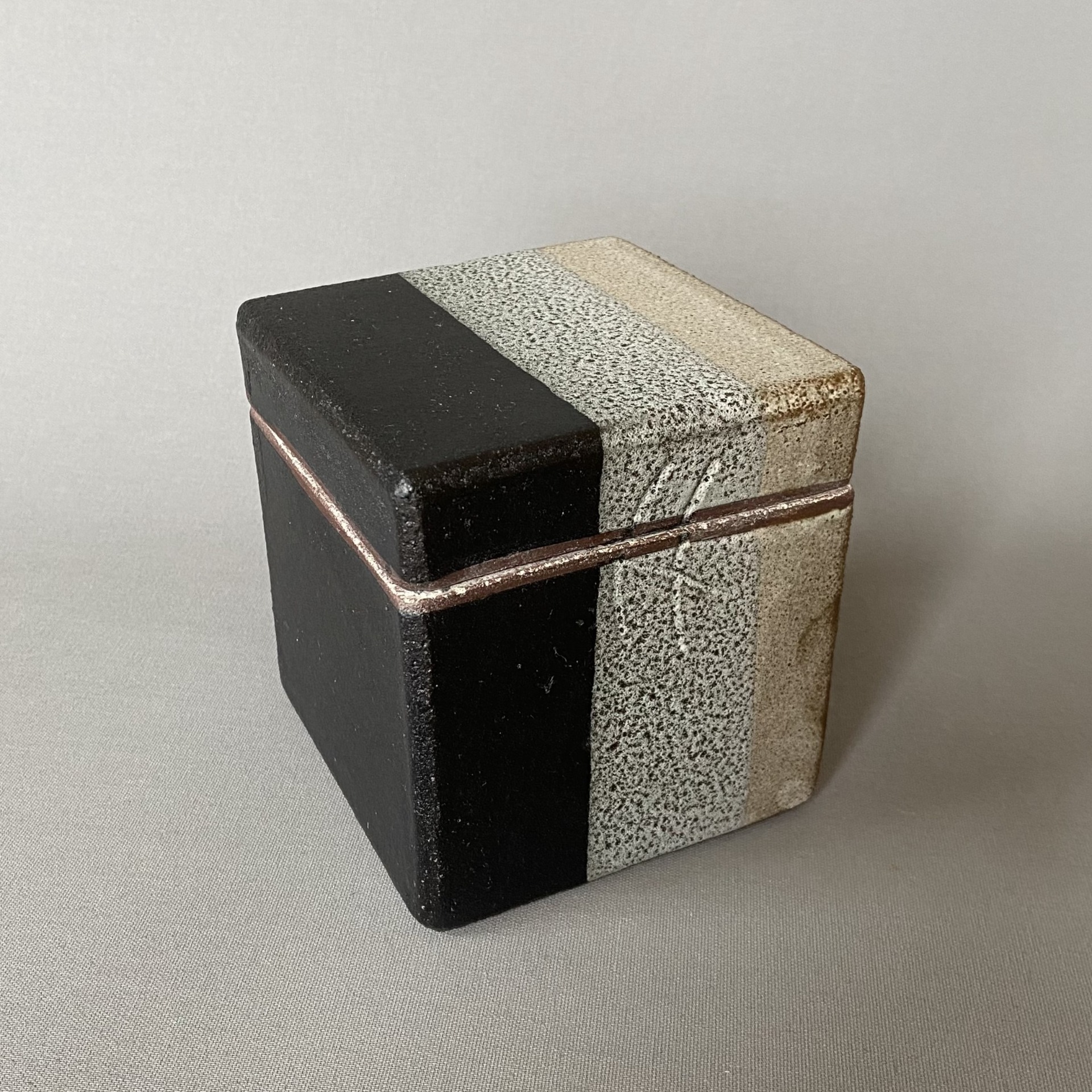 H 12 cm – B& L 11 cm